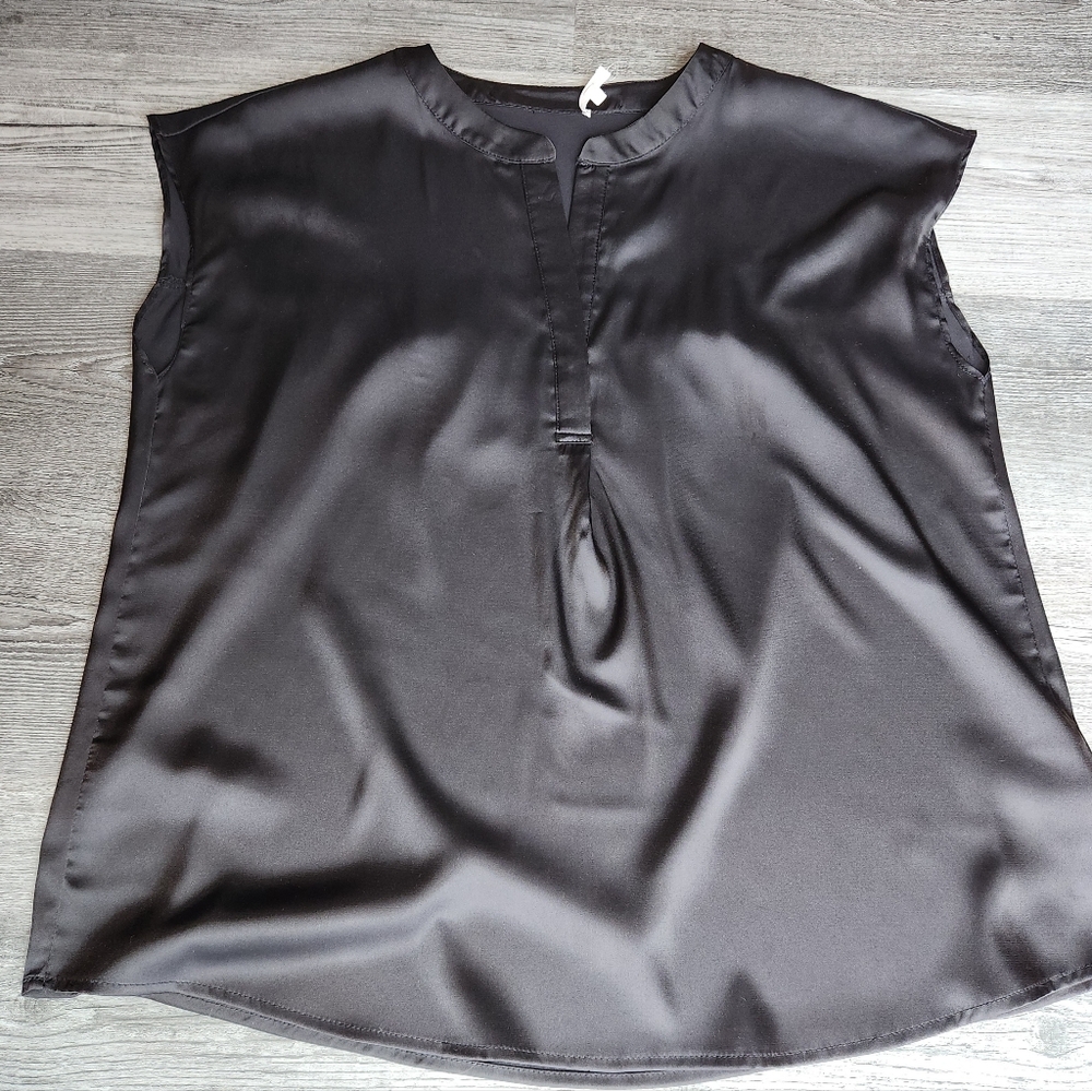 Women's Jodifl Black Silk Like V-Neck Top Blouse Size Medium